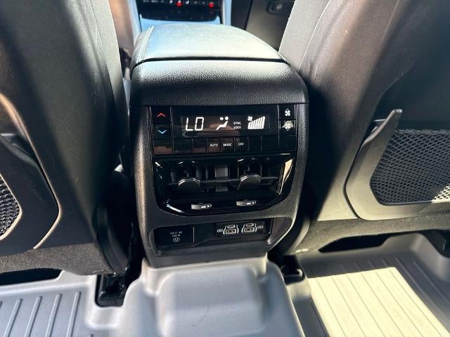 2024 Jeep Grand Cherokee L Laredo 4x4