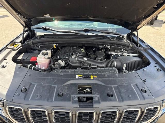 2024 Jeep Grand Cherokee L Laredo 4x4