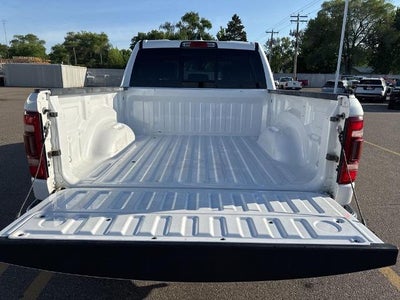 2020 RAM 1500 Laramie 4x4 Crew Cab 5'7" Box