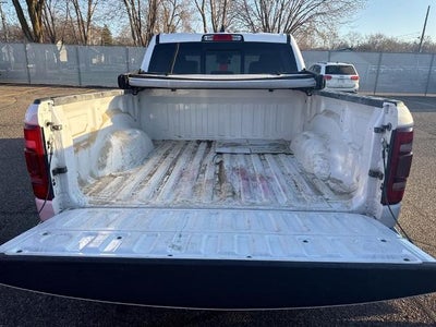 2020 RAM 1500 Laramie Crew Cab 4x4 5'7" Box