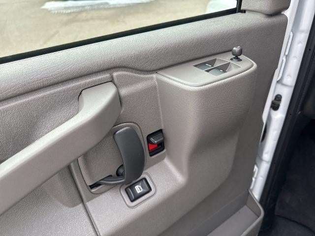 2025 Chevrolet Express Passenger 3500 Extended Wheelbase Rear-Wheel Drive 1LT