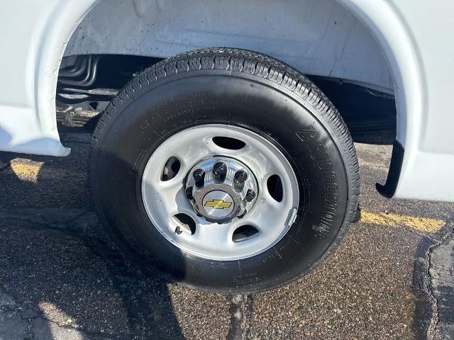 2025 Chevrolet Express Passenger 3500 Extended Wheelbase Rear-Wheel Drive 1LT