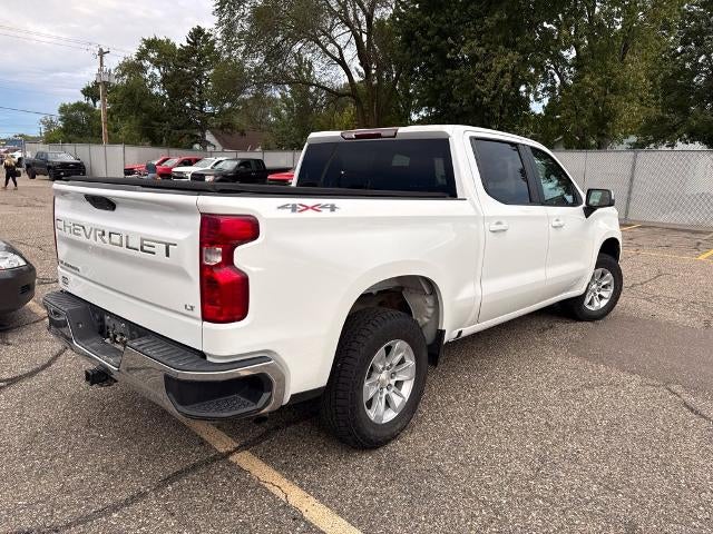 Used 2021 Chevrolet Silverado 1500 LT with VIN 1GCUYDED4MZ425851 for sale in St. Cloud, Minnesota