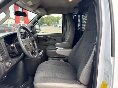 2025 Chevrolet Express Cargo WT