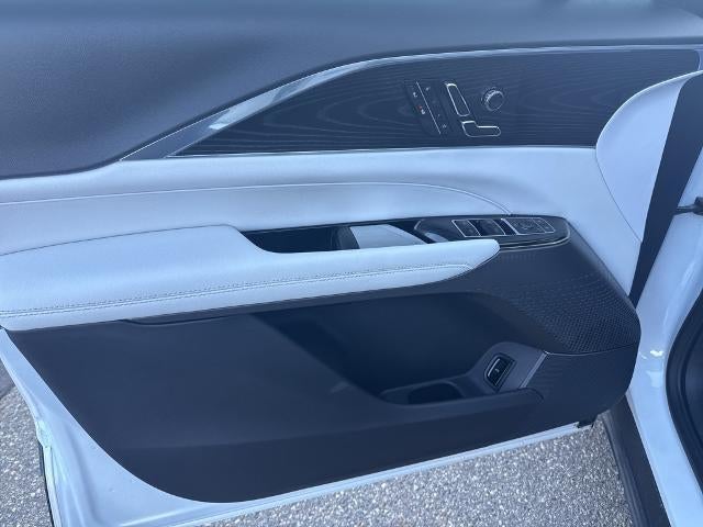 2024 Cadillac LYRIQ 4dr Luxury w/1SC