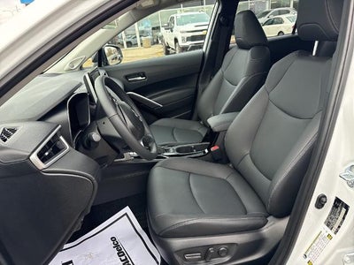 2025 Toyota Corolla Cross XLE 4WD (Natl)