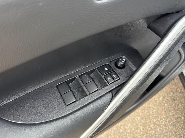 2025 Toyota Corolla Cross XLE 4WD (Natl)