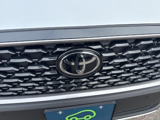 2025 Toyota Corolla Cross XLE 4WD (Natl)