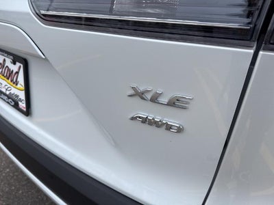 2025 Toyota Corolla Cross XLE 4WD (Natl)