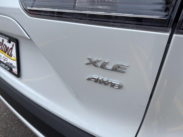 2025 Toyota Corolla Cross XLE 4WD (Natl)