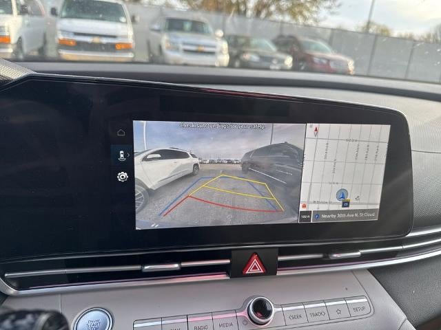 2025 Hyundai Elantra Limited IVT